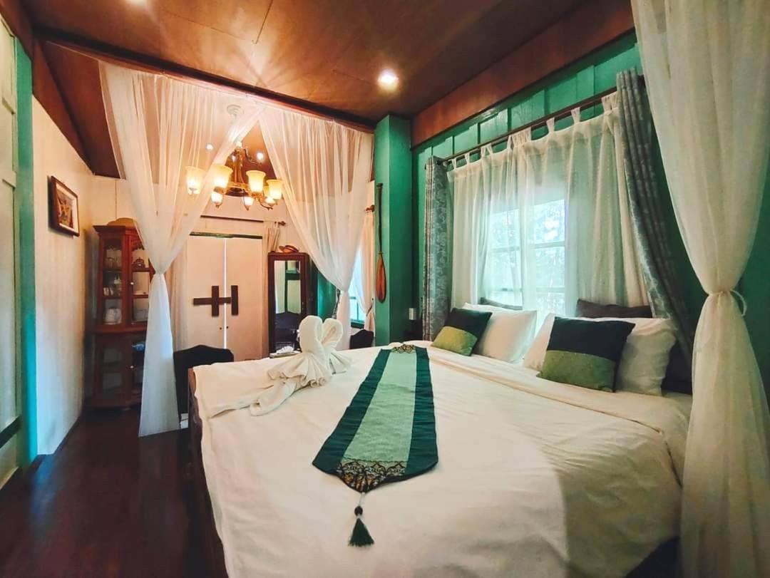 The Antique Riverside Resort Ban Pong  Exterior foto