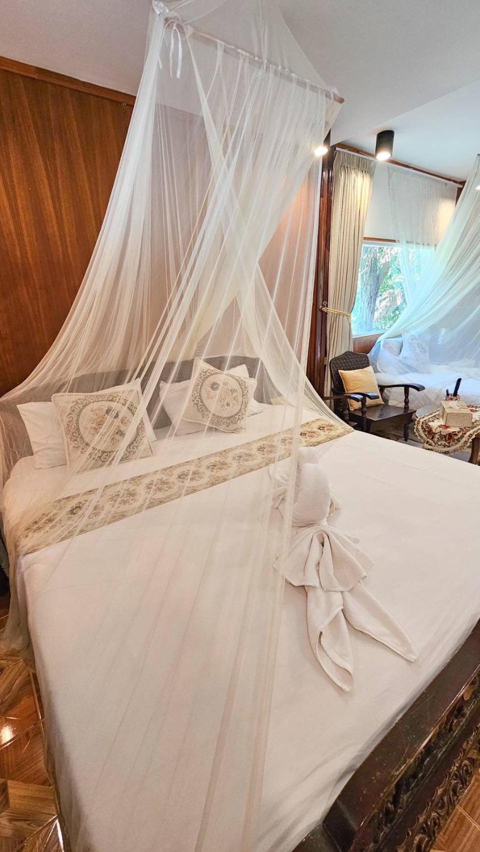The Antique Riverside Resort Ban Pong  Exterior foto