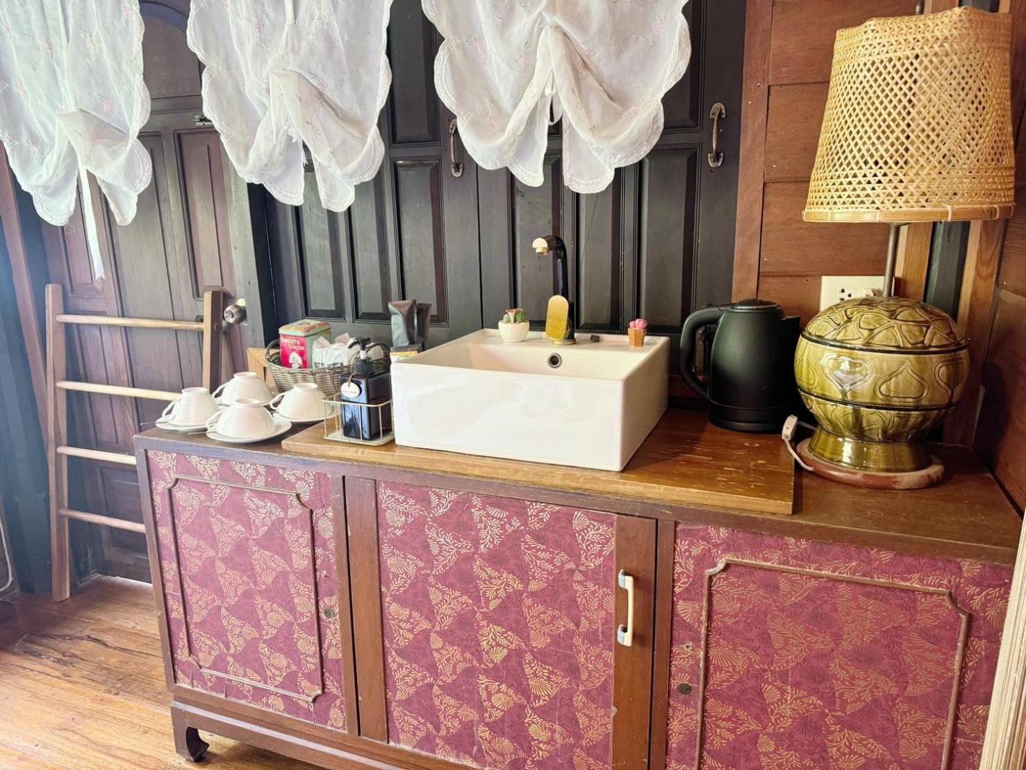 The Antique Riverside Resort Ban Pong  Exterior foto