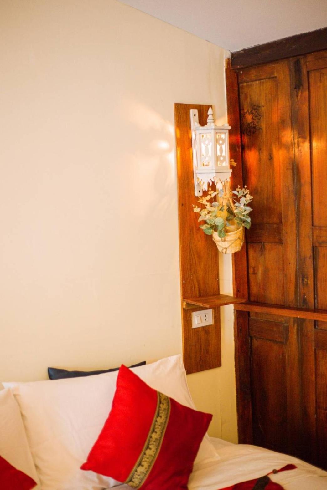 The Antique Riverside Resort Ban Pong  Exterior foto