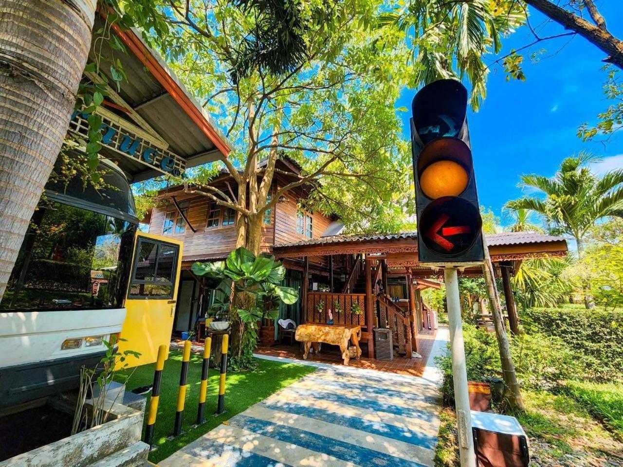 The Antique Riverside Resort Ban Pong  Exterior foto